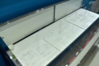 「中村明日美子20年展」の様子。