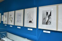 「中村明日美子20年展」の様子。