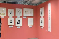 「中村明日美子20年展」の様子。