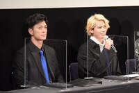 左から君沢ユウキ、砂川脩弥。  (c)Motoyuki Kitahara