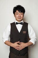 水橋研二演じる遠野誠。