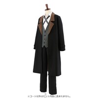 中原中也のコート。写真のシャツ、ベスト、ズボン、クロスタイはセット内容に含まれていないため注意しよう。