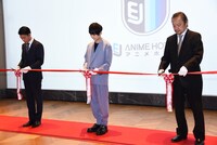 テープカットの様子。