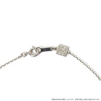 「ヘッドバンドリングネックレス」のバックチャーム。