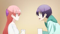 TVアニメ「トニカクカワイイ」第1話より。