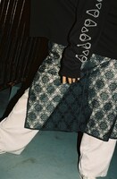 「攻殻機動隊 SAC_2045」とJOURNAL STANDARDのコラボロングTシャツ着用イメージ。