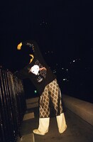 「攻殻機動隊 SAC_2045」とJOURNAL STANDARDのコラボロングTシャツ着用イメージ。