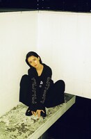 「攻殻機動隊 SAC_2045」とJOURNAL STANDARDのコラボロングTシャツ着用イメージ。