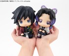 「鬼滅の刃」冨岡義勇&胡蝶しのぶがお座りポーズであなたを見つめるフィギュア