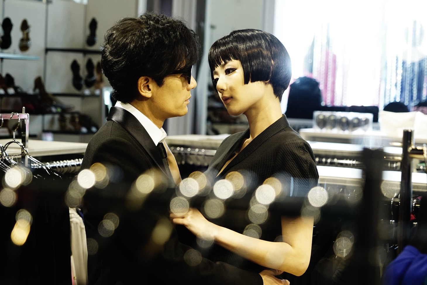 映画「ばるぼら」本予告より。