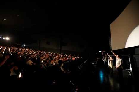 舞台挨拶の模様。