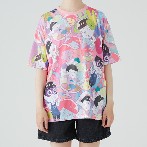 「おそ松さん 巣ごもりTシャツ」よりトド松モデル。