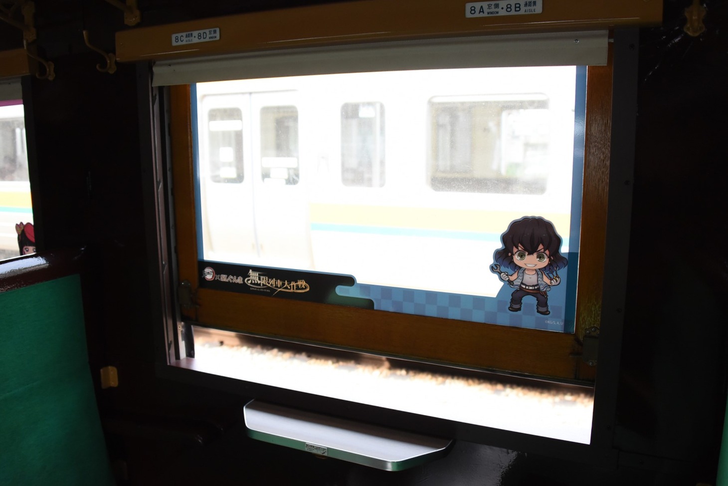 コラボ仕様の「SLぐんま よこかわ」車内の様子。（JR東日本提供）