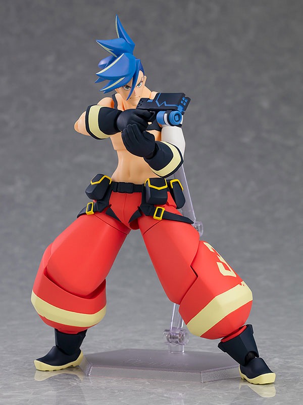 「figma プロメア ガロ・ティモス」凍結ハンドガンを構えた姿。