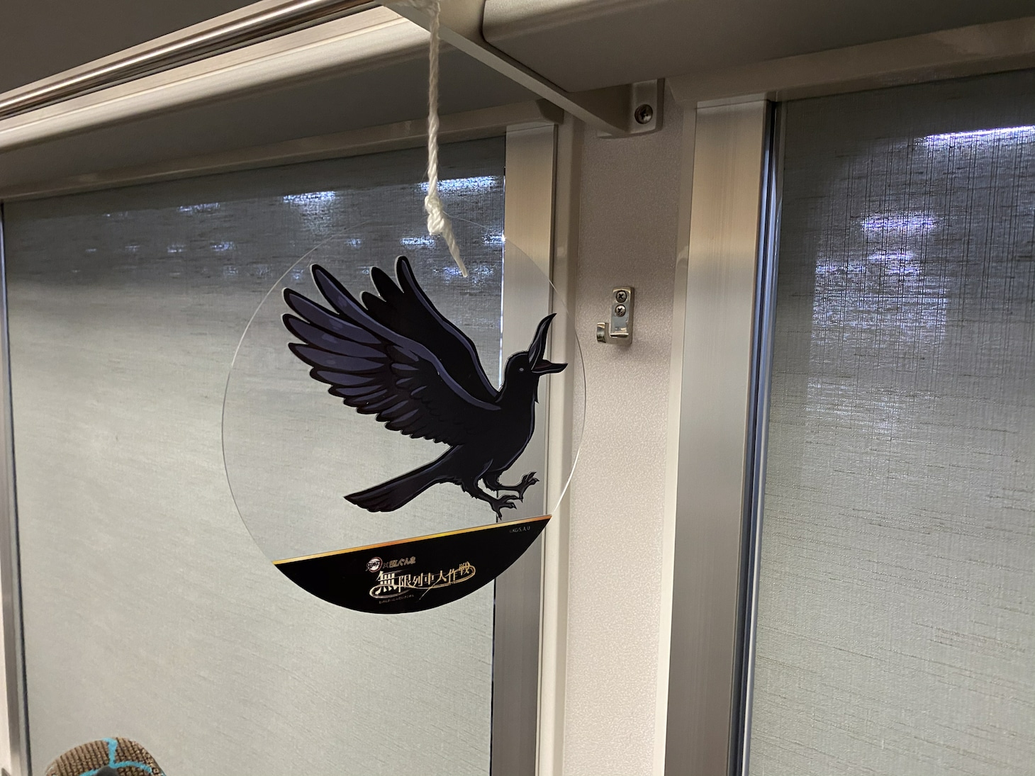 コラボ仕様の「リゾートやまどり」車内の様子。（JR東日本提供）