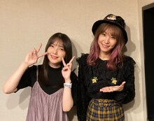 左から鬼頭明里、LiSA。