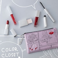 「RMK ホリデールック レッドメイクアップキット 2020」Illustration (c) 2020 Erica Sakurazawa