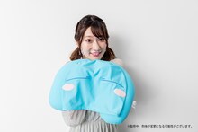 「リムルネックピロー」 (c)川上泰樹・伏瀬・講談社／転スラ製作委員会