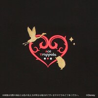 「ディズニー ツイステッドワンダーランド ハーツラビュルイメージTシャツ」の胸元。