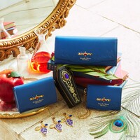 ポムフィオーレ寮をイメージした財布と小物。