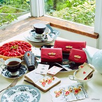 ハーツラビュル寮をイメージした財布と小物。