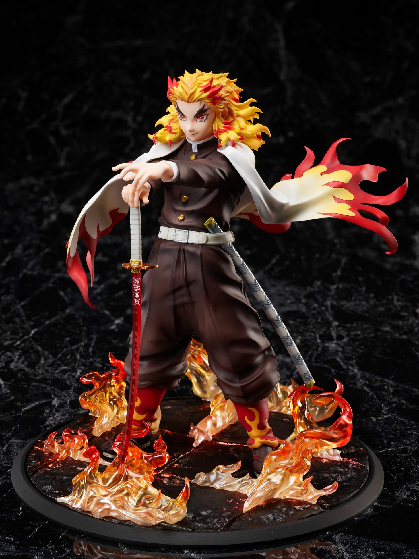 煉獄杏寿郎の1/8スケールフィギュア。