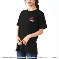 「ディズニー ツイステッドワンダーランド ハーツラビュルイメージTシャツ」トレイモデル。