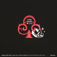 「ディズニー ツイステッドワンダーランド ハーツラビュルイメージTシャツ」の胸元。