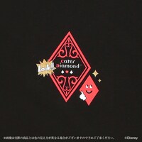 「ディズニー ツイステッドワンダーランド ハーツラビュルイメージTシャツ」の胸元。