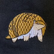 「『吸血鬼すぐ死ぬ』ジョンの刺繍ZIPパーカー」