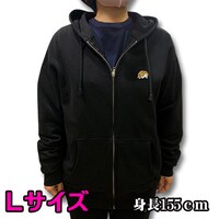 「『吸血鬼すぐ死ぬ』ジョンの刺繍ZIPパーカー」