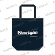 月刊ニュータイプのロゴをあしらったトートバッグ。