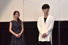 左から小松未可子、櫻井孝宏。