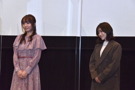 左から木戸衣吹、石原夏織。