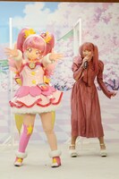 名乗りを披露するキュアスターと成瀬瑛美。