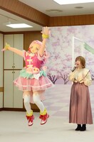 名乗りを披露するキュアエールと引坂理絵。