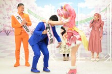 ティモンディ・前田にたすきをかけるキュアスター。