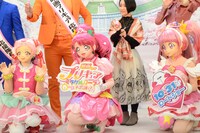 左からキュアエール、キュアグレース、キュアスター。