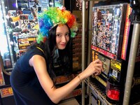 「10万円でできるかな」より、菜々緒。(c)テレビ朝日