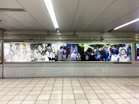 JR池袋駅に掲出されているロングポスター。