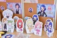 店内に飾られたミニキャラのスタンディパネル。