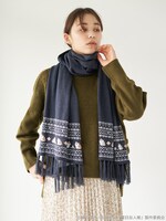 「夏目友人帳 ジャガードニットストール」着用イメージ