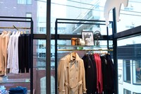 東京・ブルックス ブラザーズ表参道の店内の様子。