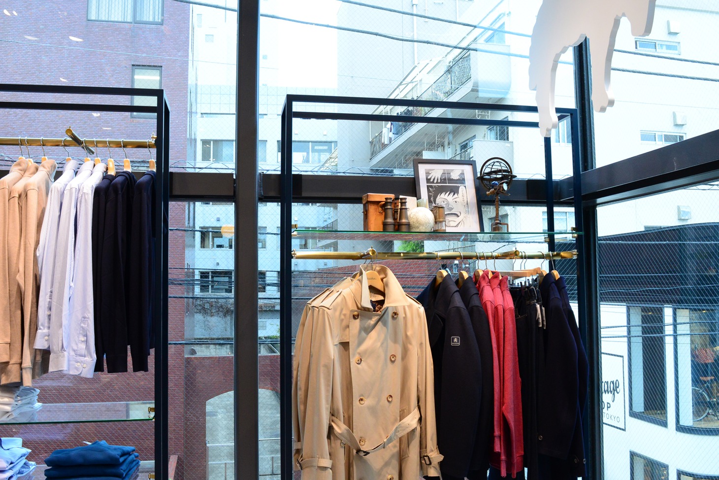 東京・ブルックス ブラザーズ表参道の店内の様子。