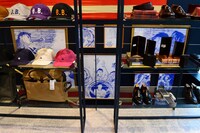 東京・ブルックス ブラザーズ表参道の店内の様子。