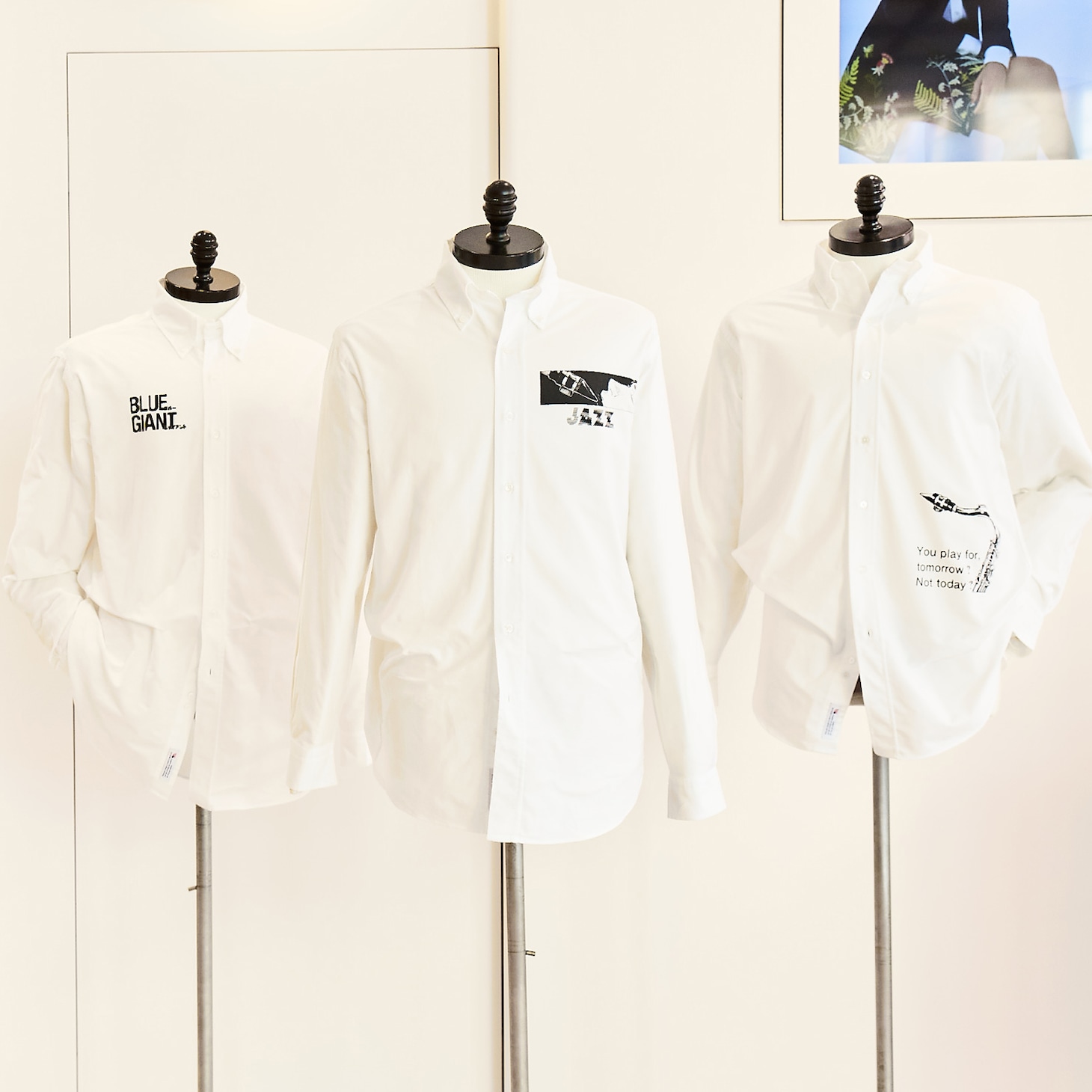 シルクスクリーンが施されたシャツ。