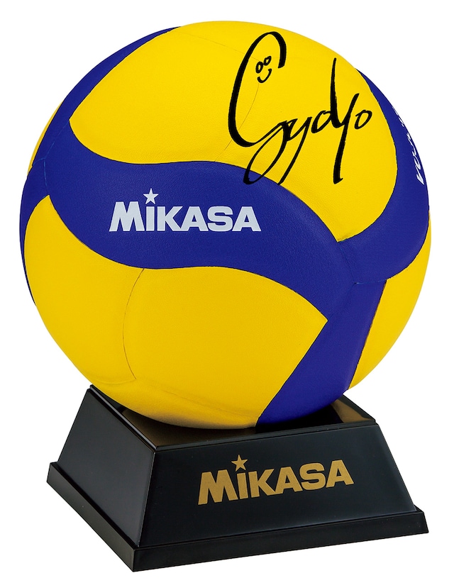 サイン入りマスコットボール（開発中のもの）。