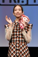 森川葵と春風どれみのぬいぐるみ。