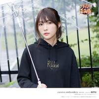 「新テニスの王子様」とechoのコラボパーカー着用イメージ。