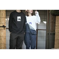 ロングスリーブTシャツの着用イメージ。